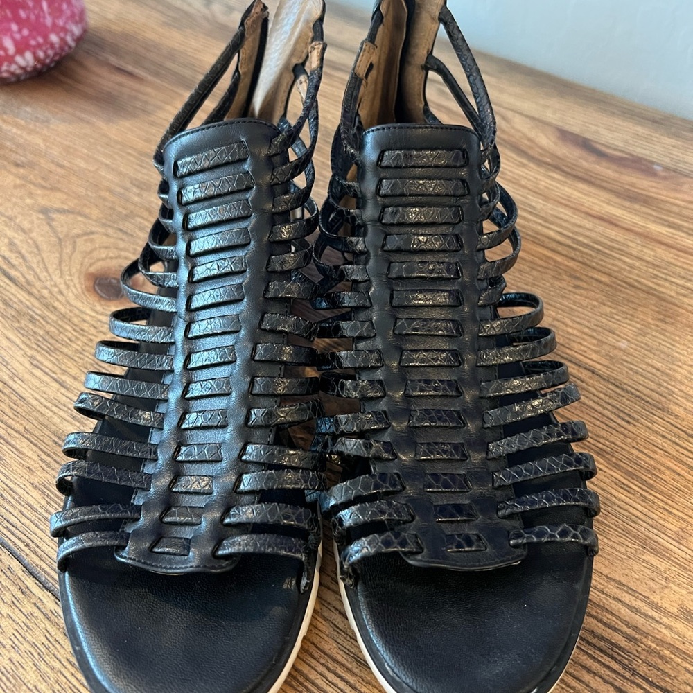 Calvin Klein Black Gladiator Sandals - SIZE 6.5